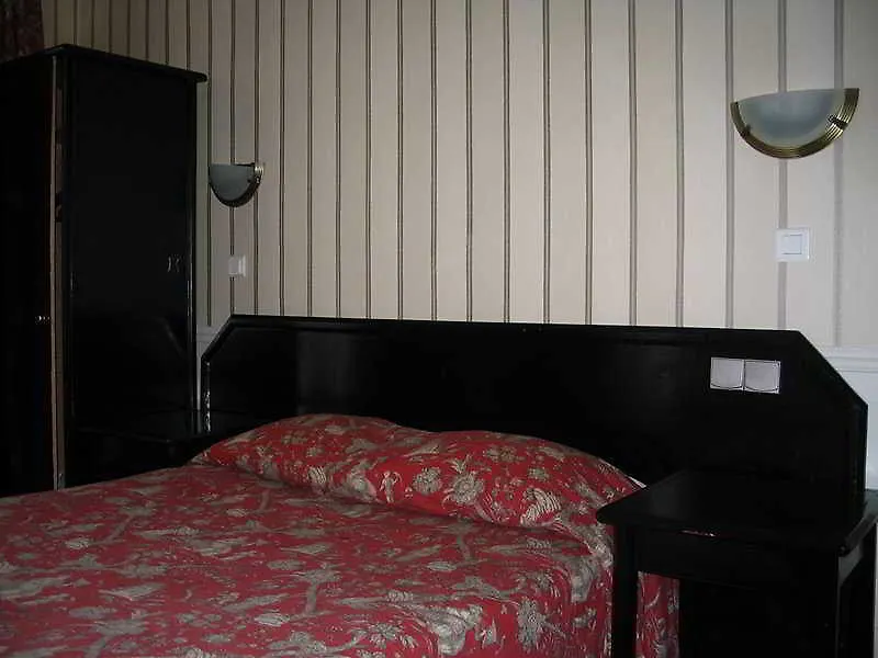 Hotel Avama Prony Paris