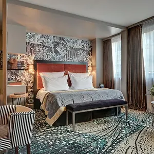 The One Alma ***** Paris