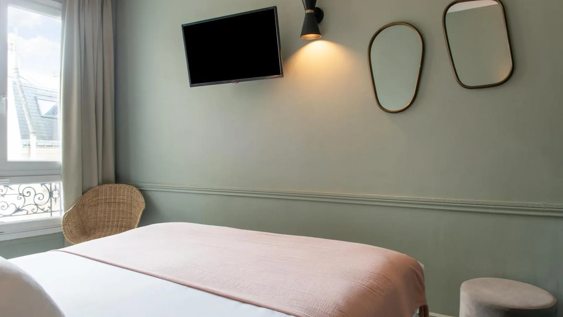 Hotel Avama Prony Paris