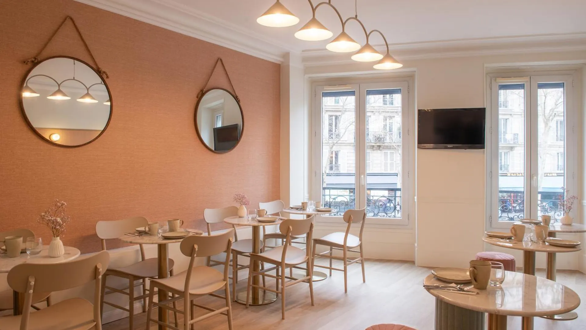 Hotel Avama Prony Paris France