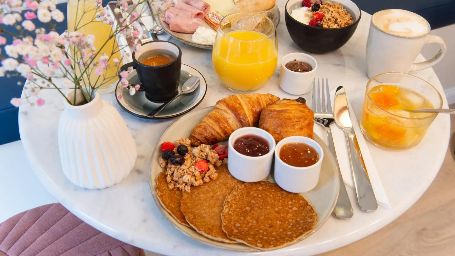Hôtel Avama Prony Paris França