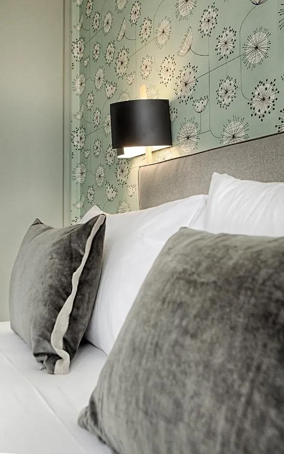 Hotel Avama Prony Paris