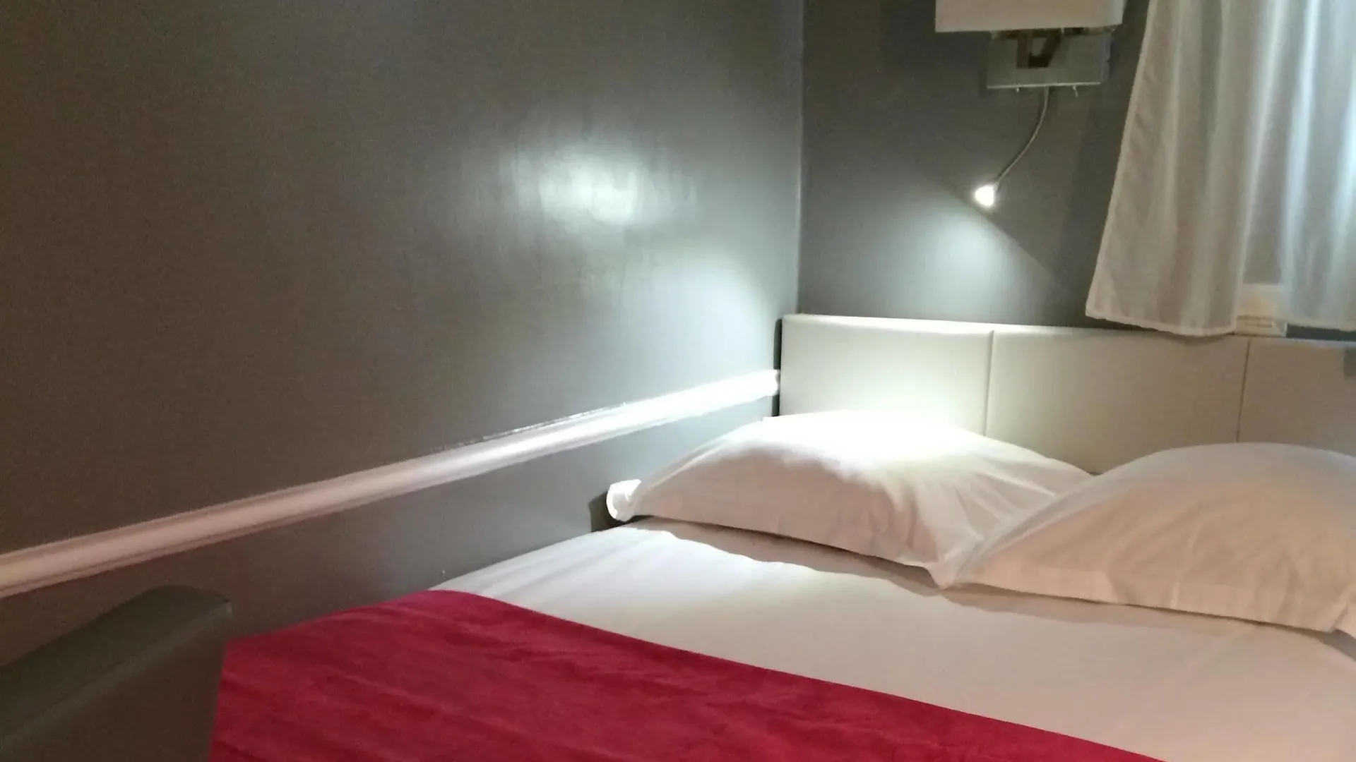 Hotel Avama Prony Parigi Francia